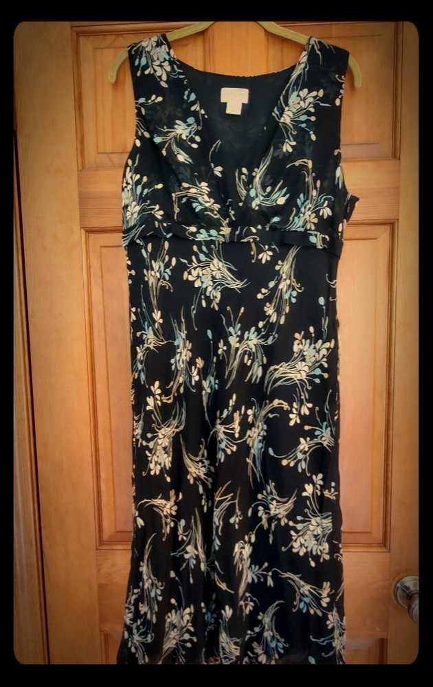 LIKE NEW below knee dress